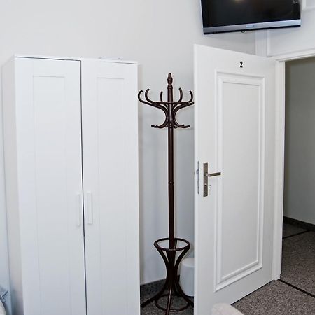 Rodmos Hostel Lublin Bagian luar foto