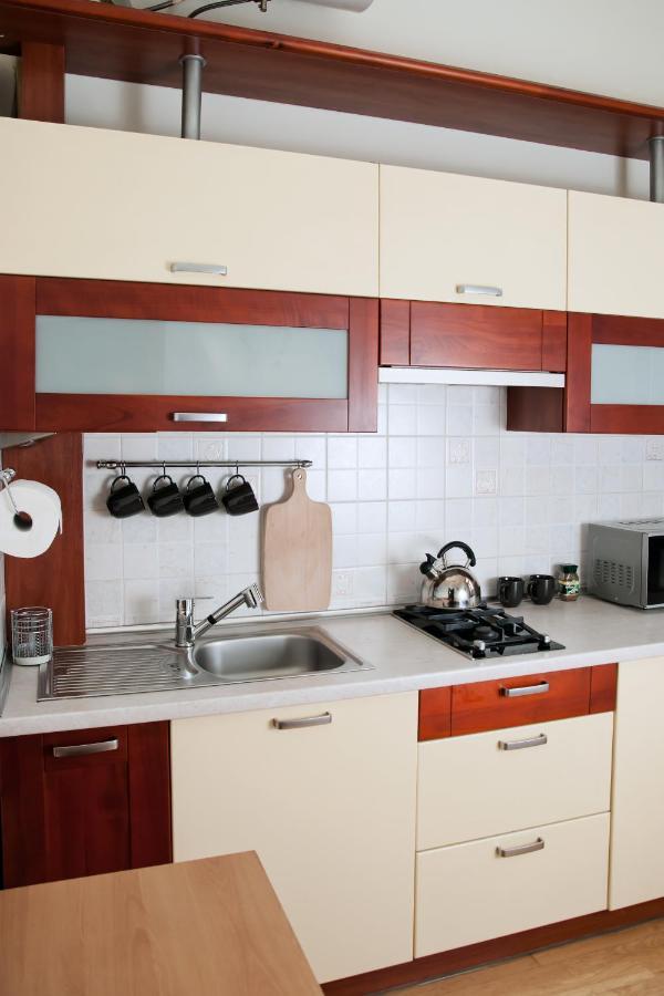 Rodmos Hostel Lublin Bagian luar foto