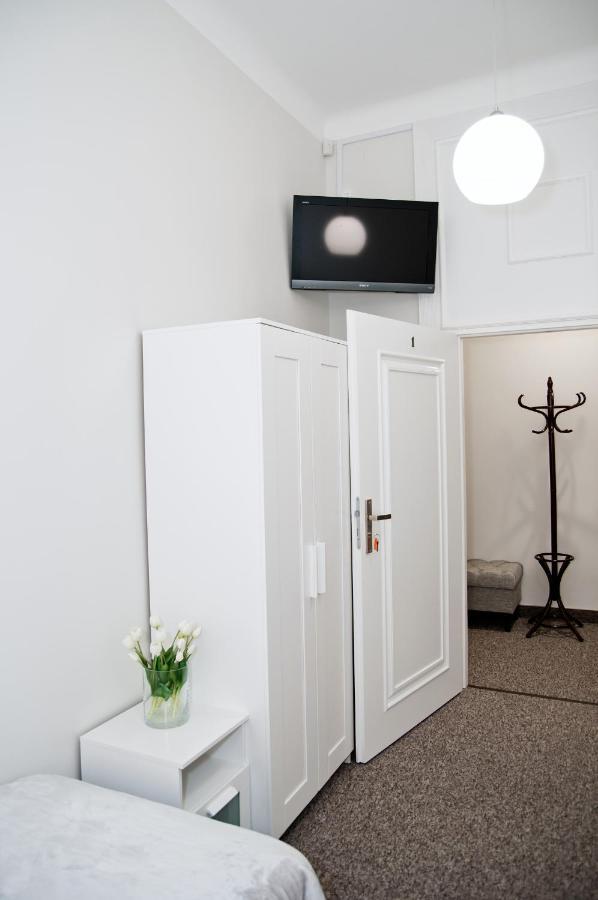 Rodmos Hostel Lublin Bagian luar foto